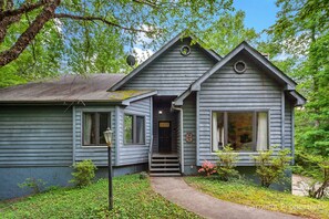 Welcome to Noll House in Lake Lure!