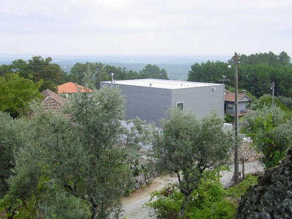 Vista da casa do lado da encosta