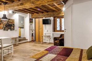 entrance with living room and bedroom's view