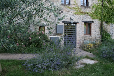 HOUSE VIGNOLO, LA TORRE (einschließlich Blumen) - eine kleine Wohnung mit separatem Einga