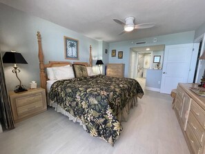 Large Beachfront Master Bedroom with King-Size Bed, Ceiling Fan, TV and DVD.