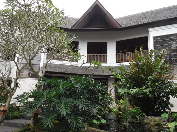 Front exterior of Beji Hill Villa 