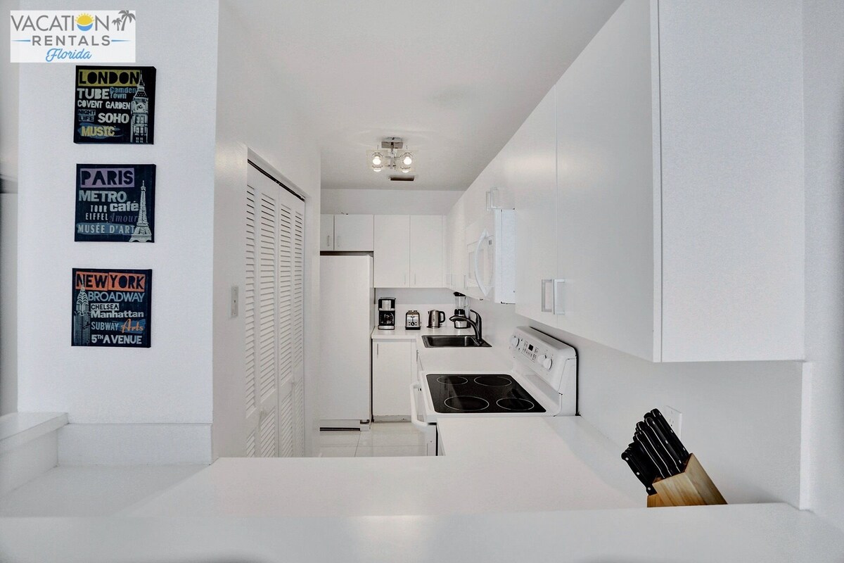 2 Bedrooms condo on the beach in Miami Beach