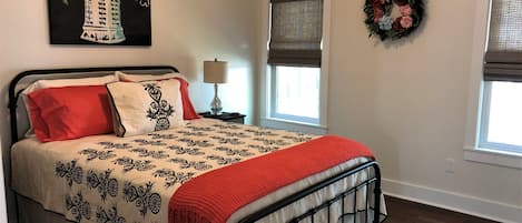 Master Bedroom with Queen Bed~ fresh nice quality linens.
32" Smart TV