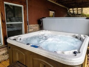 Hot tub off downstairs patio