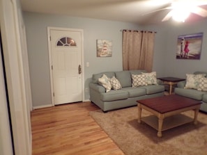 Living Room w/ sleeper sofa