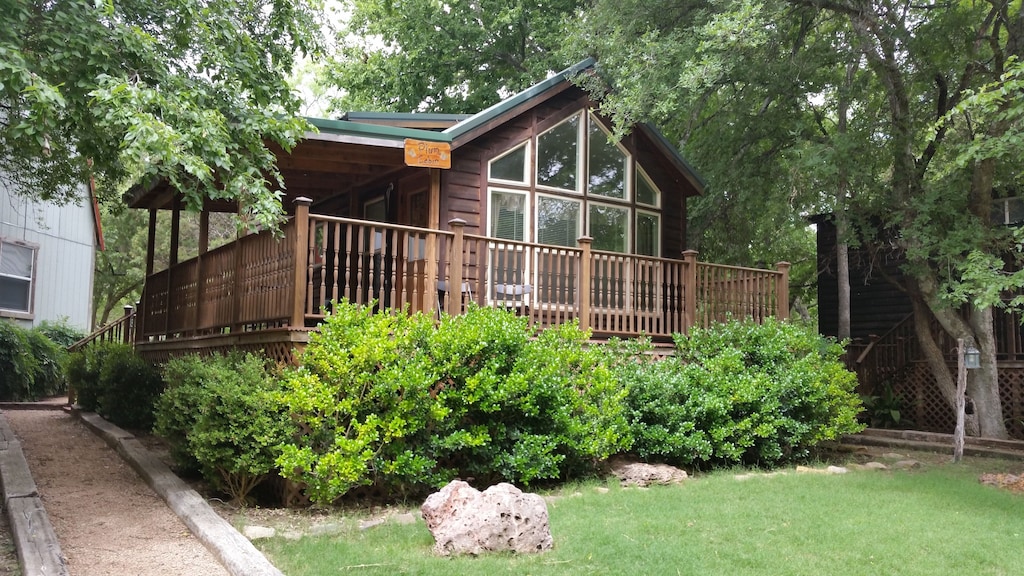 The Plum Cabin at Mendelbaum Winery Guest Cabins