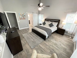 Large Luxury Master Suites with California King Beds and Quality Hotel Linen
