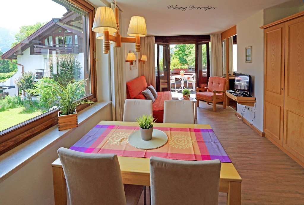Rustic Apartment With All Comforts And A View Of The Mountains Garmisch Partenkirchen