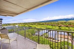 Views of the west Maui mountains, aka Mauna Kahalewai