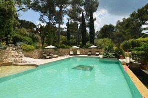 ORGON vacation rental prestigious property to rent pool
