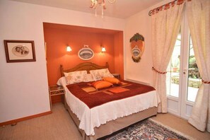 ORGON vacation rental prestigious property to rent 5 bedrooms