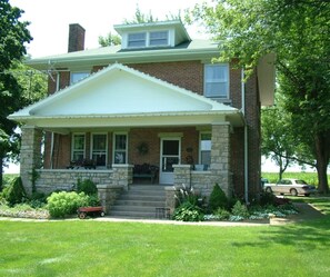 Red Brick Farmhouse Bed & Breakfast