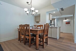 Dining Room-seats 6