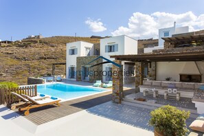 The villa and the outside terrace