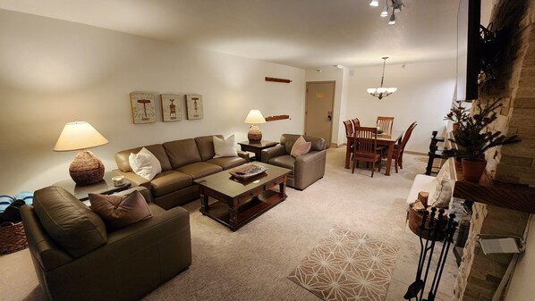 Living Room:  court yard view, flat screen TV, comfortable seating