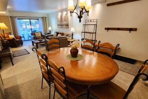Living Room & Entry - Hang up your skis & stack the shelves with gear!