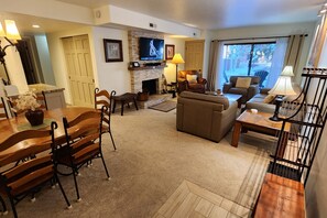 Living Room - just a few steps to the pool & jacuzzi