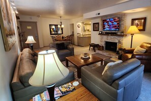 Living Room - Wood fireplace, Flat panel, DVD