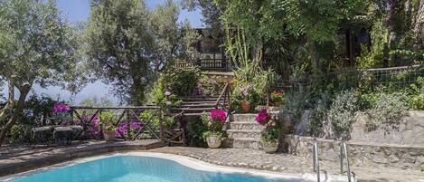 Spectacular 4 bedroom villa with private pool on the Amalfi Coast near Positano