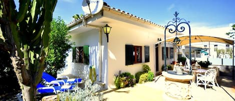 Wunderschönes Ferienhaus El Cactus mit Garten und Terrasse