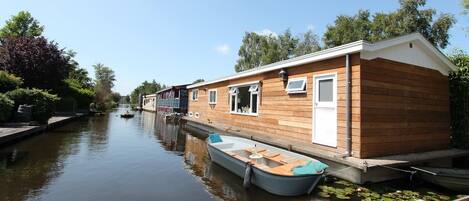 You're most welcome in our unique houseboat!