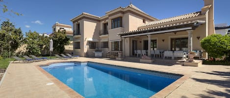 Villa con piscina privada Sanpedro Marbella