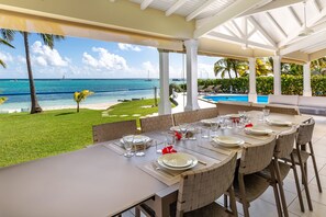 Terrasse Villa Marine, villa de luxe en Guadeloupe à Saint-François