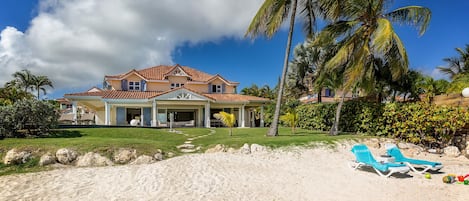 Façade, Villa Marine, villa de luxe en Guadeloupe à Saint-François