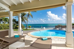 Piscine Villa Marine, villa de luxe en Guadeloupe à Saint-François