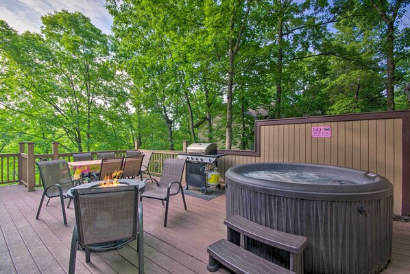 Lake of the Ozarks Vacation Rental | 3BR | 4BA | 2,078 Sq Ft | Stairs Required