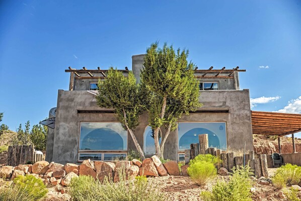 San Ysidro Vacation Rental | 2BR | 2BA | 1,200 Sq Ft | Stairs Required