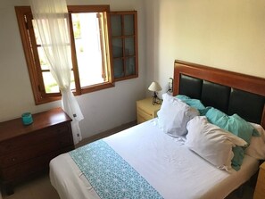 Chambre parentale, grands espaces de rangements