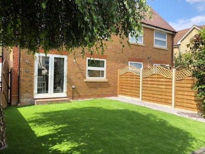 3 Bedroom 5 Bed House nr London in Hemel Hempstead