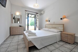 Bedroom with double bed