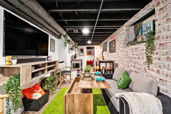 Relax in the cozy Fox’s Den!