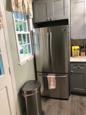 Stainless Steel Refrigerator and freezer with Ice Maker