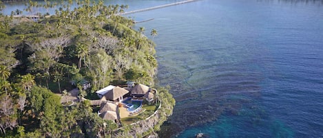 Wavi's stunning cliff edge luxury villa 