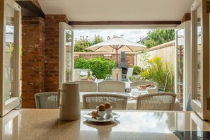 Estcourt House, Burnham Market: Garden room with bi-fold doors to the garden