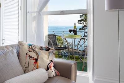 ***SLEEPING IN STYLE BY THE SEA***Luxury Beachfront apartment