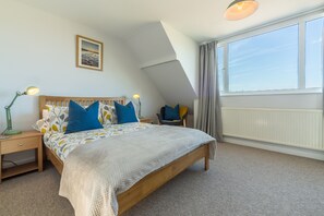 High View, Wells-next-the-Sea: Master bedroom