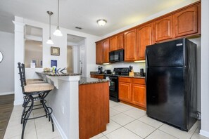 Kitchen and Breakfast Bar