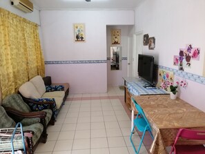 Kindly introduce to you the living room this homestay. 