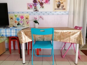 The dinning/working area in the living room.