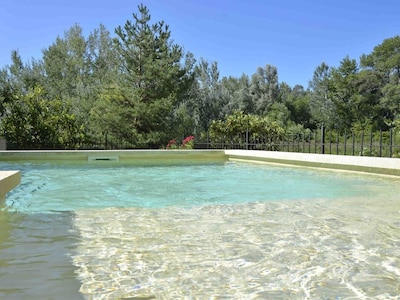 Casa rural en el campo con piscina privada.