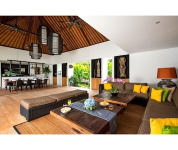 Large 7 Bedroom Villa Seminyak Near Eat Street, TWO POOLS, Near Beach