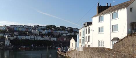 Harbour bowl location, great views out to sea. Lopes is the double-fronted house