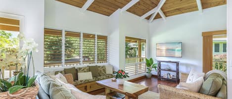 Enjoying a prized location among the closest legal vacation rentals to picturesque Tunnels Beach, Hallor Hale is situated on a quiet cul-de-sac, surrounded by a large lawn and tropical vegetation