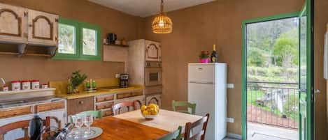 Kitchen / Dining Room