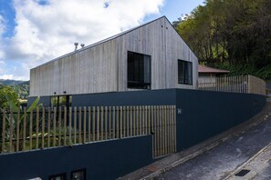 Exterior 3 